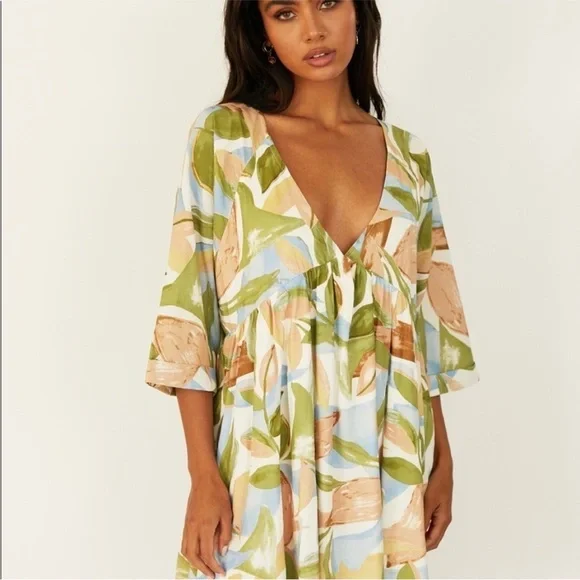 Girl and the Sun Dress - Picture 1 of 8